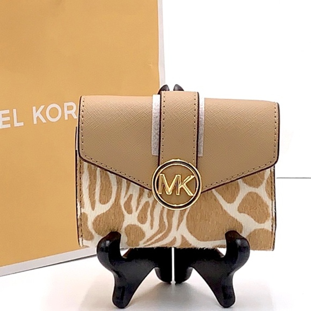 MICHAEL KORS
Carmen Medium Flap Bifold Faux Fur-Leather Wallet
Camel color - Picture 1 of 13